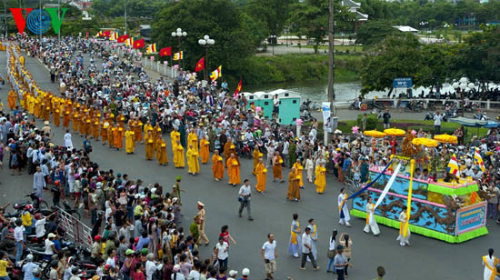 Tưng bừng đón đại lễ Phật Đản trên khắp thế giới