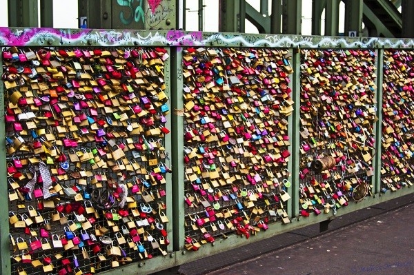 những cây cầu khóa tình yêu lãng mạn khắp thế giới