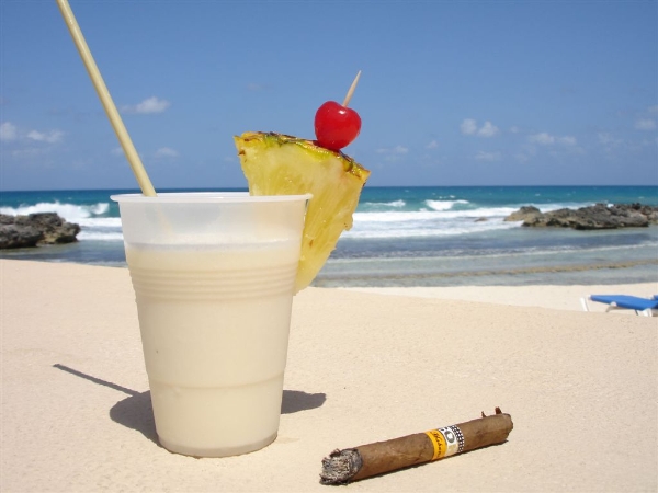 top 10 đồ uống hoàn hảo cho bãi biển nhiệt đới