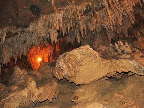 Khám phá hang động sâu nhất thế giới