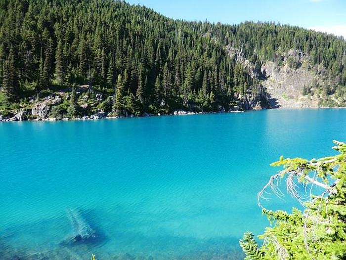 vẻ đẹp thiên đường của hồ nước trong xanh nhất thế giới
