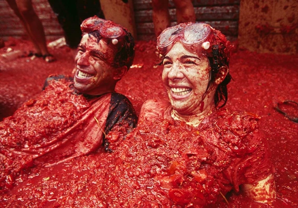 cuồng nhiệt lễ hội ném cà chua hoành tráng của người tây ban nha