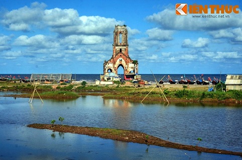 Ngắm nhà thờ bị biển nuốt chửng có 1-0-2 ở Việt Nam
