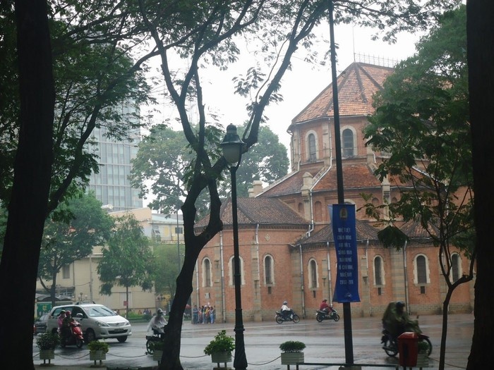 Thú vị mưa Sài Gòn và mưa Hà Nội