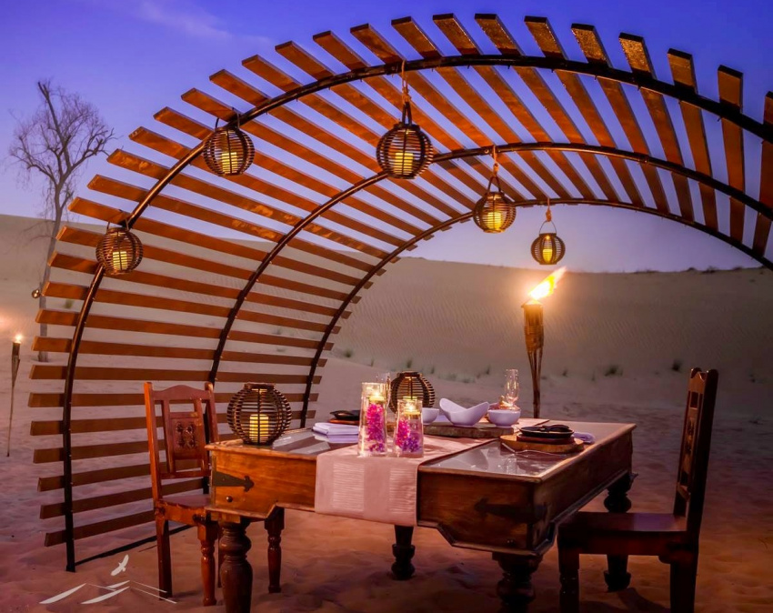 ăn tối trên sa mạc dubai