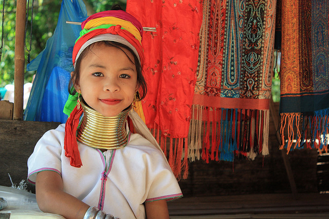 phong tục đeo vòng cổ của bộ tộc karen