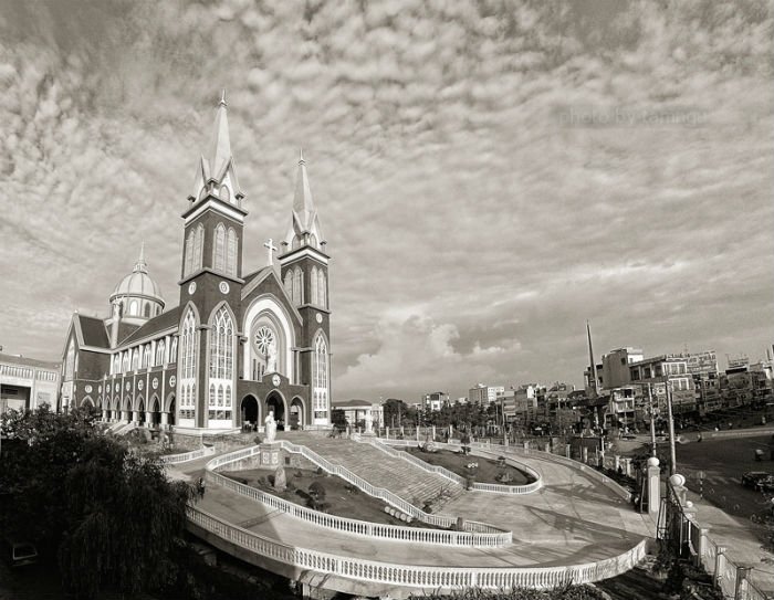 Mê mẩn vẻ đẹp Gothic độc đáo của nhà thờ Phú Cường