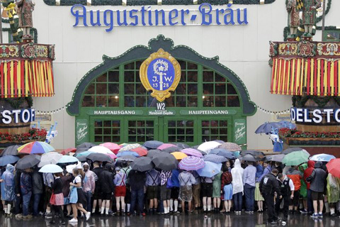 Lễ hội bia Oktoberfest lớn nhất thế giới ở Munich Đức