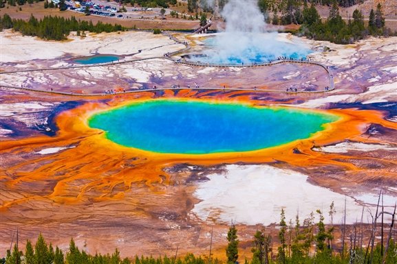 Top 8 hồ nước rực rỡ sắc màu tồn tại trên hành tinh