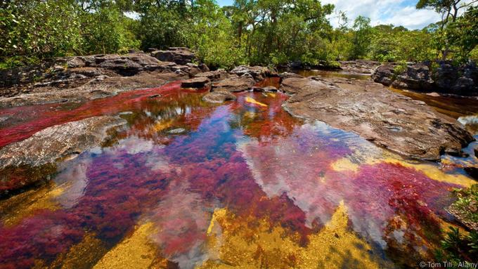 top 8 hồ nước rực rỡ sắc màu tồn tại trên hành tinh