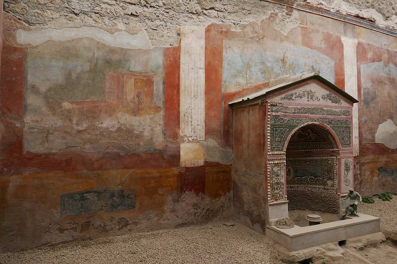 Dưới tro núi lửa 2000 năm tại Italy phát hiện điện thờ La Mã cổ đại khác thường
