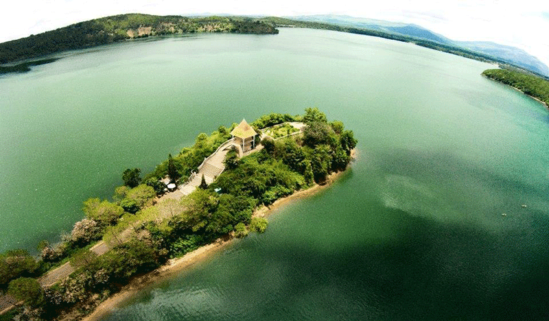 8 hồ nước nổi tiếng nhất việt nam