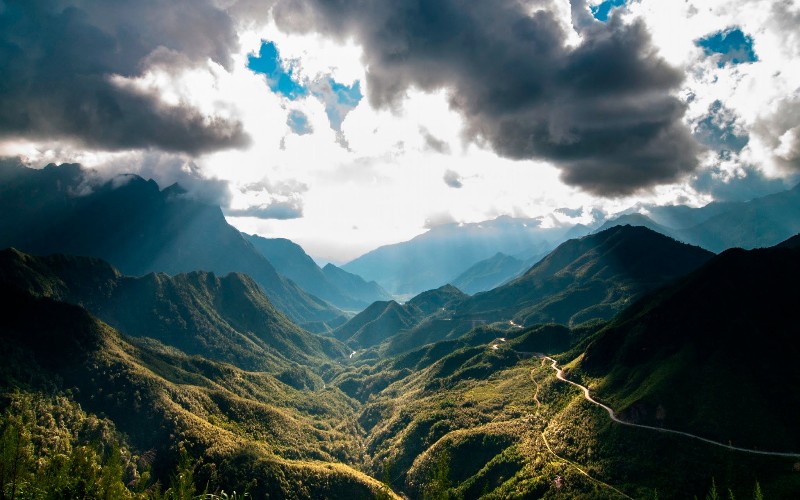 Rụng tim với những cung đường đèo nguy hiểm nhất Việt Nam