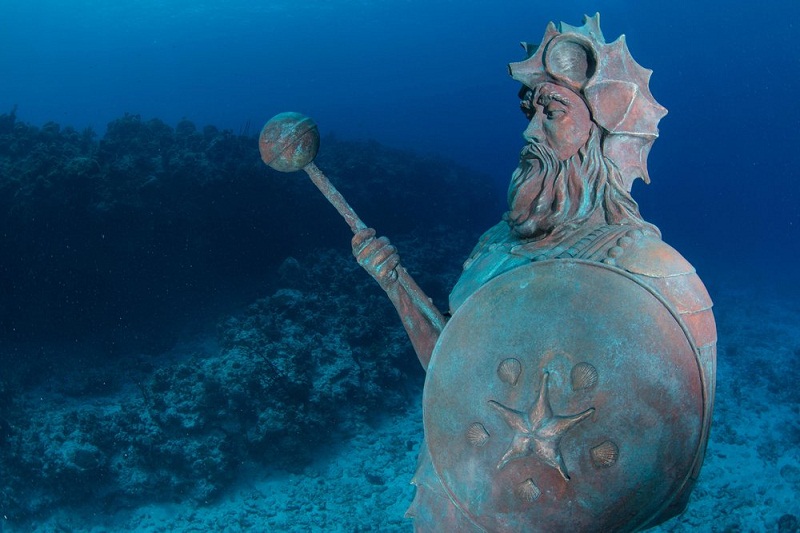 kỳ bí những bức tượng chìm dưới đáy đại dương