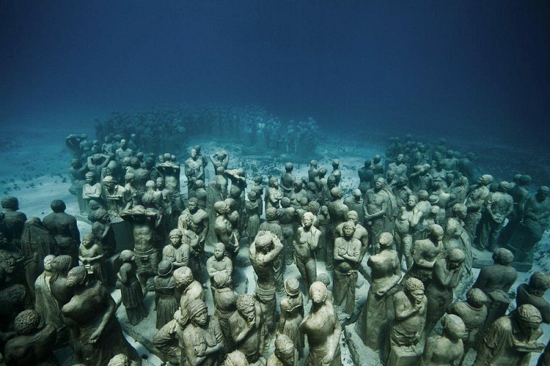 kỳ bí những bức tượng chìm dưới đáy đại dương