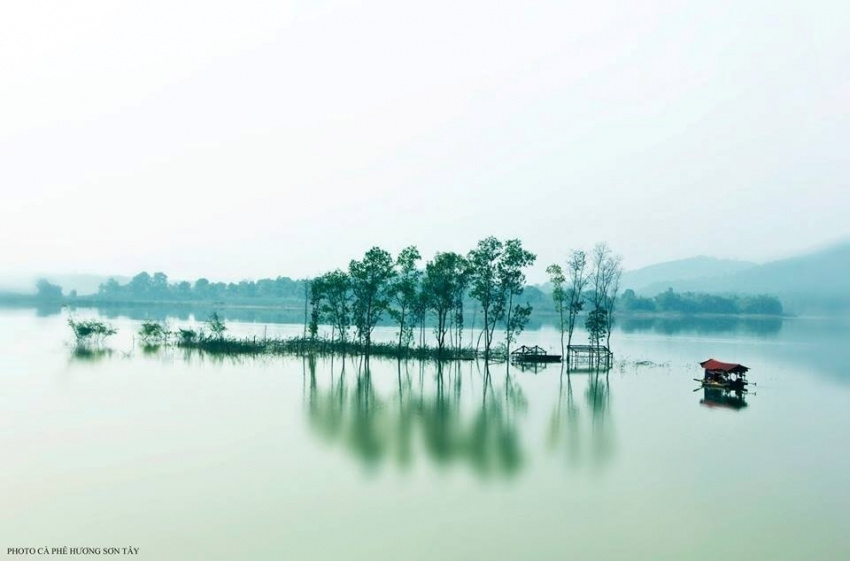 Cảnh sắc hồ Đồng Mô đẹp tựa tranh thủy mặc