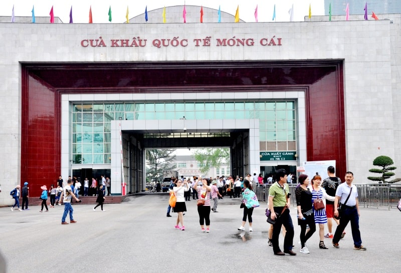 5 cửa khẩu đường bộ quốc tế hút khách nhất Việt Nam