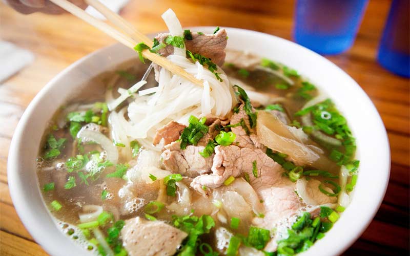 Lonely Planet bình chọn Phở Việt là món ăn đựng trong bát ngon nhất thế giới