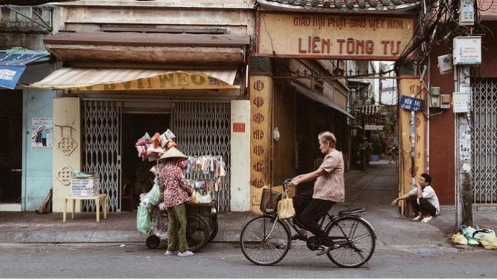 ẩm thực sài gòn, cẩm nang du lịch, cảnh đẹp sài gòn, du lịch sài gòn, đặc sản sài gòn, kênh nhiêu lộc, khám phá sài gòn, kinh nghiệm du lịch, mytour.vn, nhà thờ đức bà, phố đi bộ, có một sài gòn xinh xắn, bình yên như thế qua ống kính instagram của 4 bạn trẻ