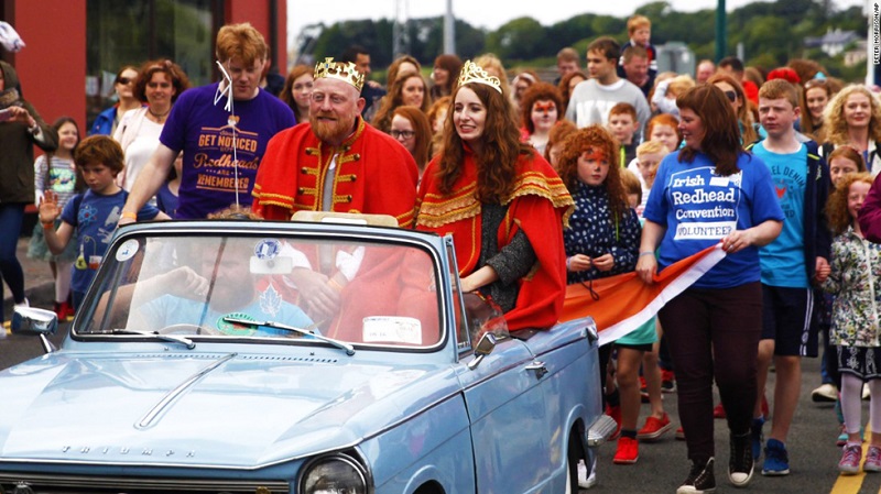 Độc đáo lễ hội tóc đỏ thu hút hàng ngàn người tham gia
