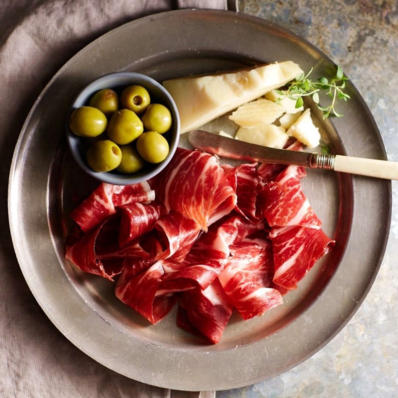 đùi lợn muối jamón serrano món đặc sản “mốc” nổi tiếng ở tây ban nha