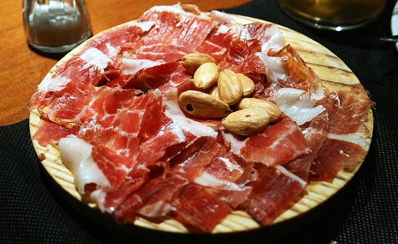 đùi lợn muối jamón serrano món đặc sản “mốc” nổi tiếng ở tây ban nha