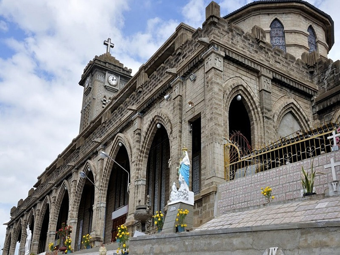 Khám phá kiến trúc tuyệt đẹp của nhà thờ đá Nha Trang