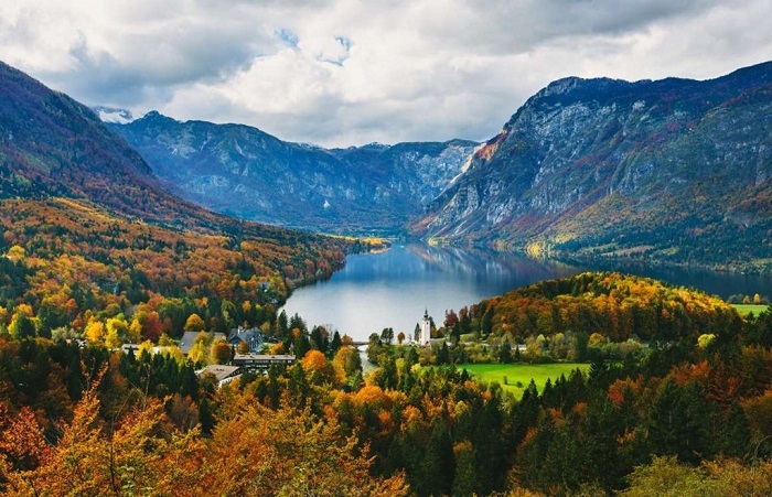 Ngắm mùa thu lá vàng tại 9 công viên quốc gia đẹp nhất châu Âu