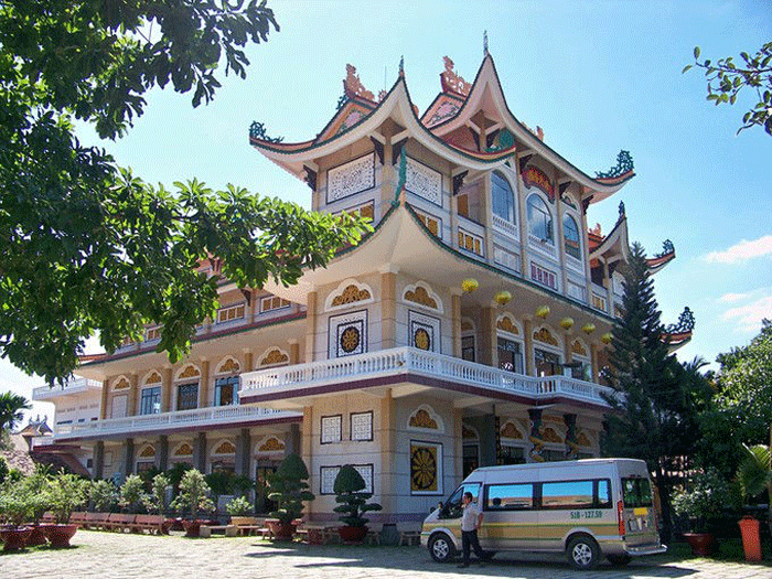 Những ngôi chùa bánh xèo hấp dẫn thực khách ở Việt Nam