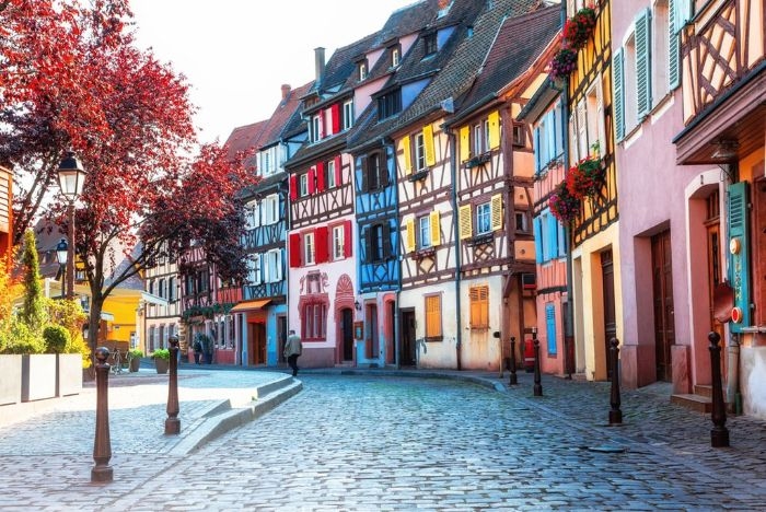 Du lịch Châu Âu: ‘Phải lòng’ vẻ đẹp những con phố rực rỡ sắc màu