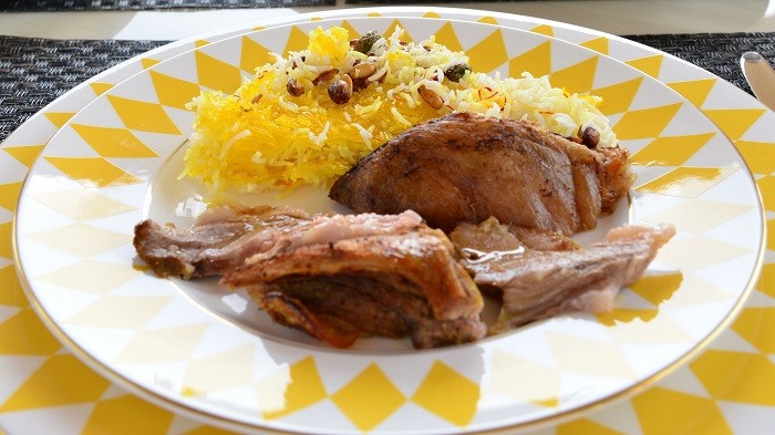 thịt lạc đà nhồi, bánh bồ câu và đặc sắc các món ăn 'đẹp mắt ngon miệng' của ẩm thực trung đông