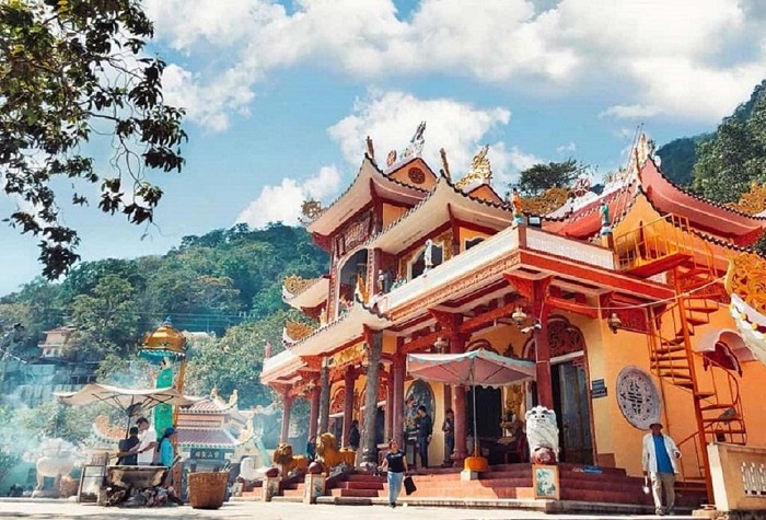hành hương đầu xuân ở 4 ngôi chùa trên núi nổi tiếng nhất miền nam