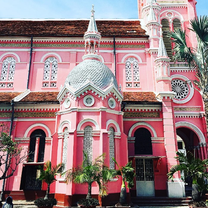 ba nhà thờ màu hồng của việt nam ‘đốn tim’ du khách