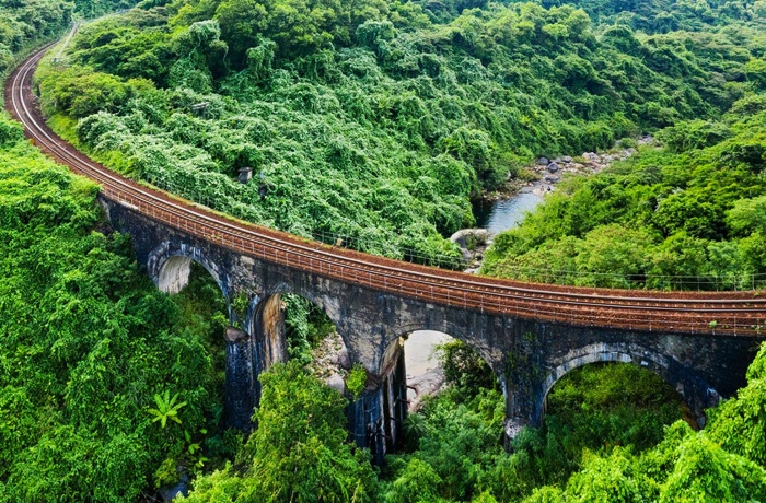 Mê mẩn với những cung đường sắt đẹp nhất Việt Nam