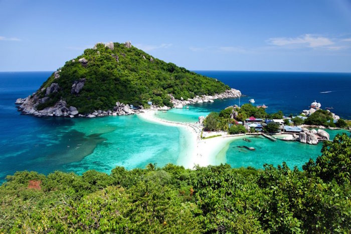 lướt sóng hết mùa hè tại 7 hòn đảo đẹp nhất châu á