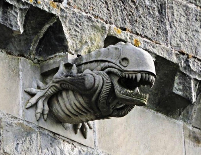 8 bức tượng gargoyle độc đáo lồng cả cảm giác đáng sợ và thú vị