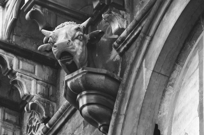 8 bức tượng gargoyle độc đáo lồng cả cảm giác đáng sợ và thú vị