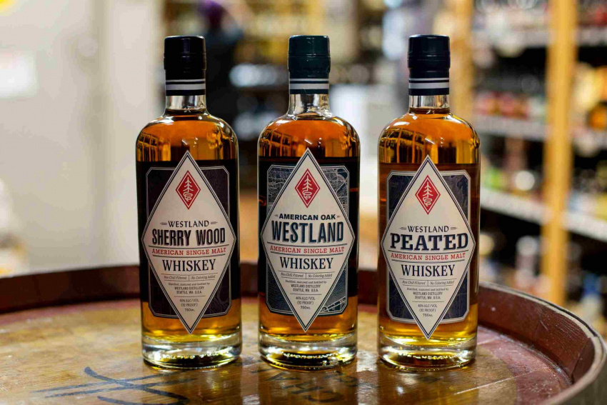8 loại rượu whisky hảo hạng này sẽ giúp bữa tiệc lửa trại thêm hoàn hào