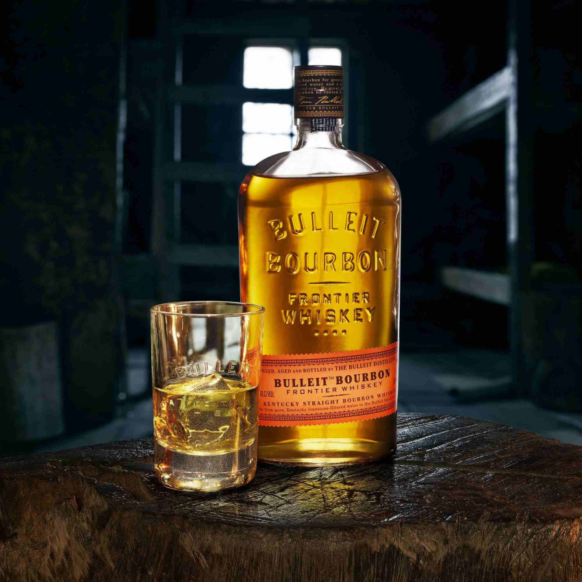 8 loại rượu whisky hảo hạng này sẽ giúp bữa tiệc lửa trại thêm hoàn hào
