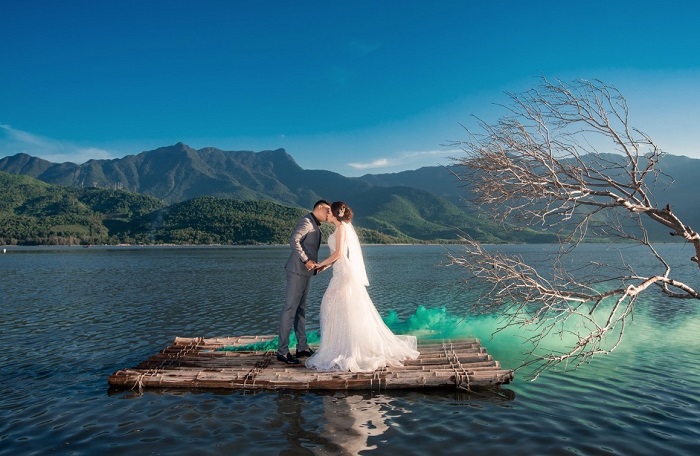 Muốn có ảnh cưới 'để đời', bạn đừng bỏ qua 5 hồ nước đẹp nhất đất Việt