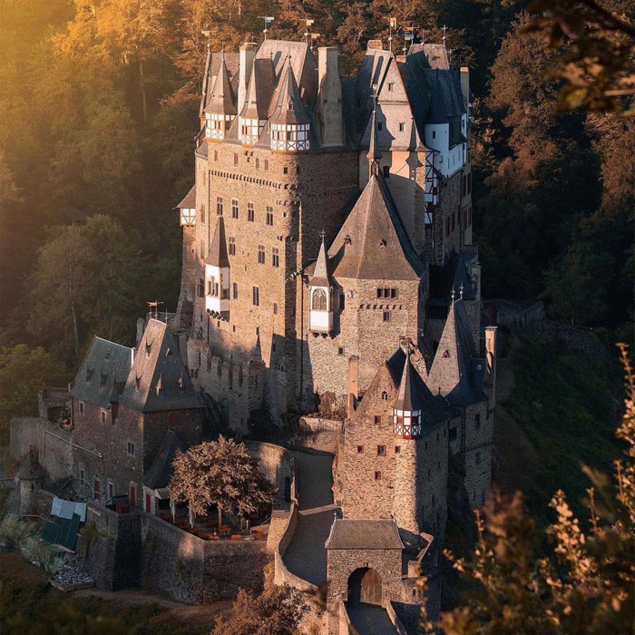 du lịch châu âu khám phá 20 lâu đài thời trung cổ đẹp nhất thế giới (phần 1)