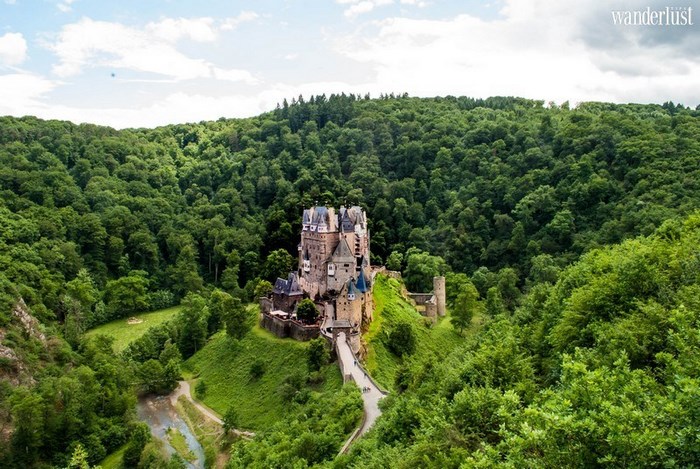 'so gan' trước 10 tòa lâu đài ma ám bí ẩn khắp thế giới
