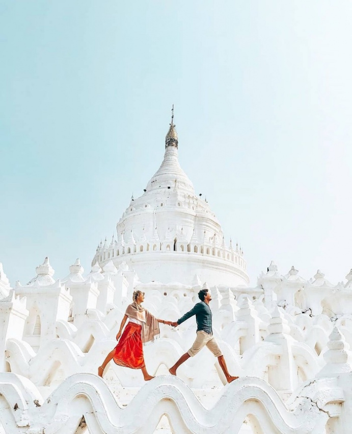 những ngôi đền màu trắng cực ấn tượng thu hút khách hành hương dịp đầu năm