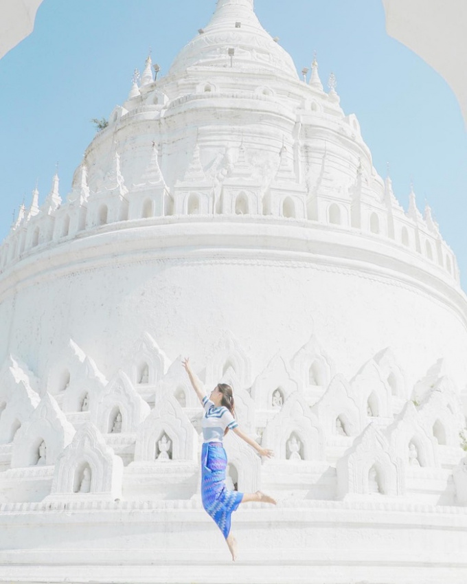 những ngôi đền màu trắng cực ấn tượng thu hút khách hành hương dịp đầu năm