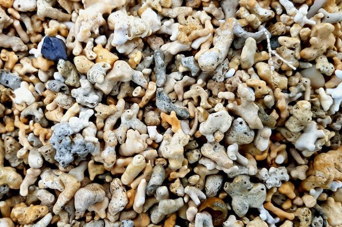 mỏi mắt tìm cát tại những bãi biển độc đáo nhất thế giới