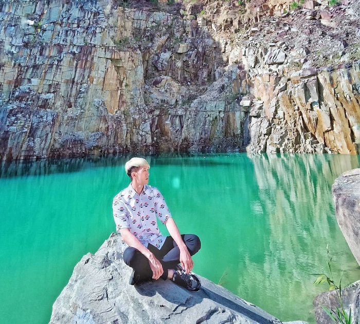 2 hồ nước màu xanh ngọc bích tự nhiên, chụp ảnh đẹp mê li khỏi cần chỉnh màu