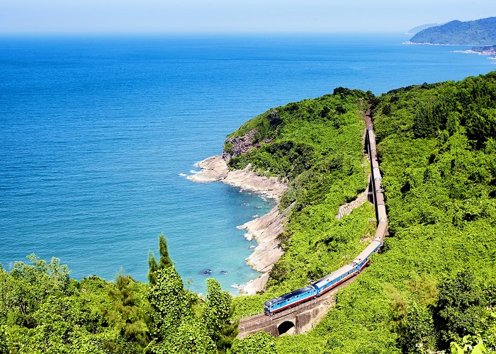 Du lịch bằng tàu hỏa: Điều kỳ diệu trên những tuyến đường sắt đẹp nhất thế giới