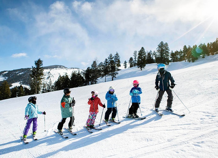 ‘cầm tấm ván trên tay’ bay ngay đến 7 điểm trượt tuyết tốt nhất thế giới