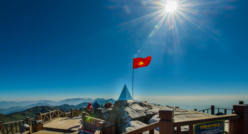 Khám phá 10 đỉnh núi cao nhất Việt Nam