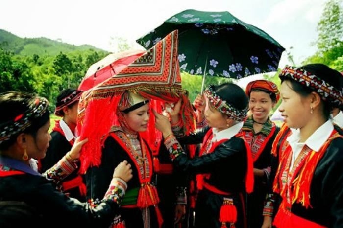 di sản văn hóa, du lịch tây bắc, lễ hội - sự kiện, người dân tộc, ghé tây bắc dự đám cưới rực màu cờ của người dao đỏ